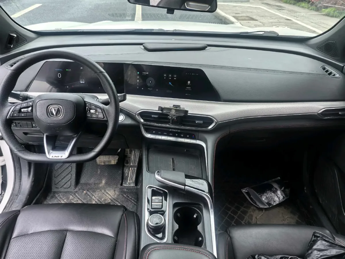 2022 ChangAn UNI-T 1.5T 188HP L4 7DCT,autocango,china used car exporter,china ev exporter,chinese used car exporter,chinese used ev exporter