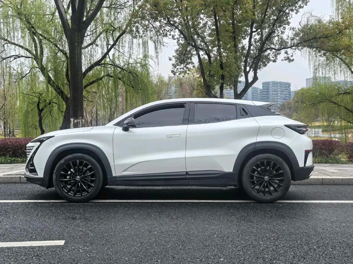 2022 ChangAn UNI-T 1.5T 188HP L4 7DCT,autocango,china used car exporter,china ev exporter,chinese used car exporter,chinese used ev exporter