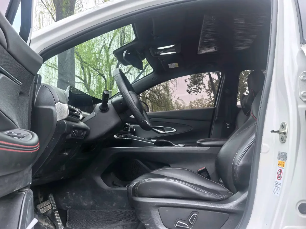 2022 ChangAn UNI-T 1.5T 188HP L4 7DCT,autocango,china used car exporter,china ev exporter,chinese used car exporter,chinese used ev exporter