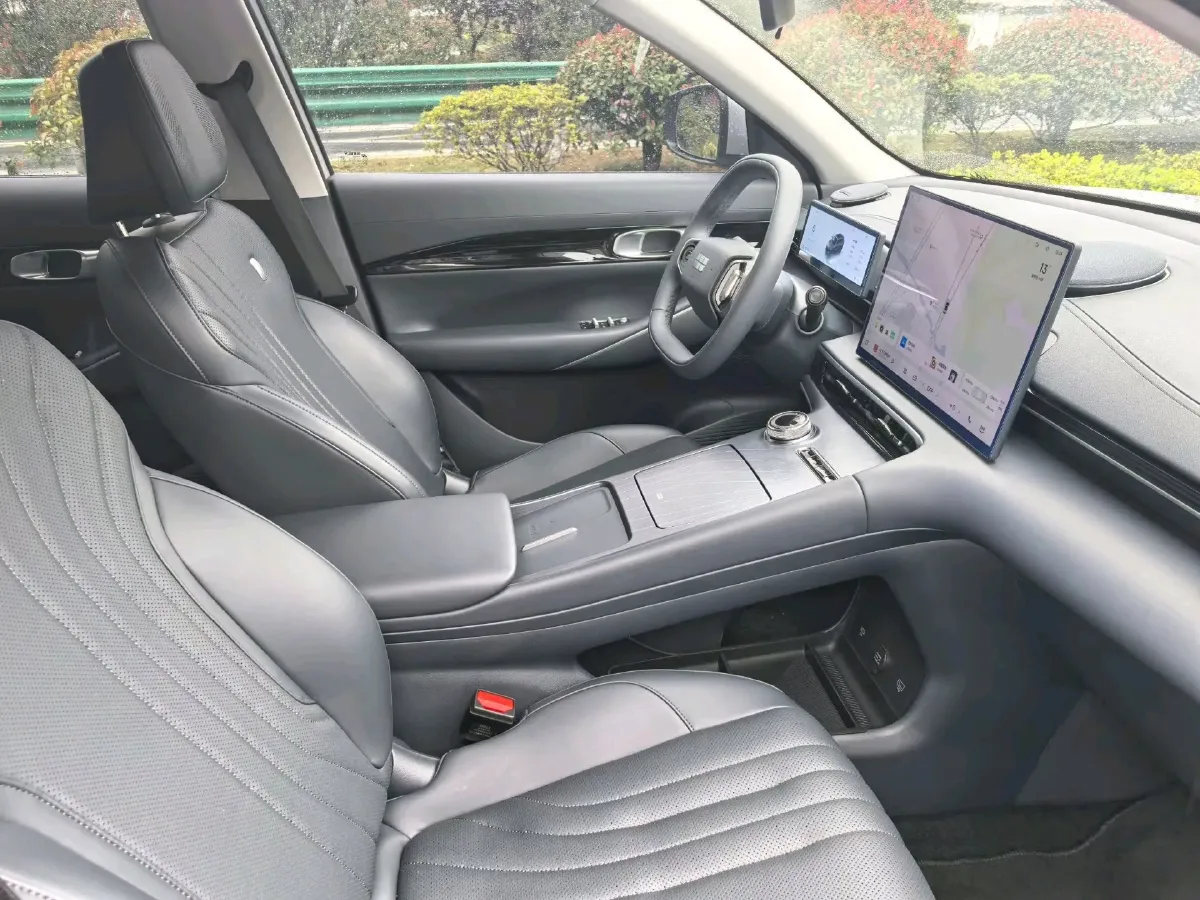 2024 Geely Emgrand L HiP 1.5T 181HP L4 3DHT PHEV 15.5KWH,autocango,china used car exporter,china ev exporter,chinese used car exporter,chinese used ev exporter