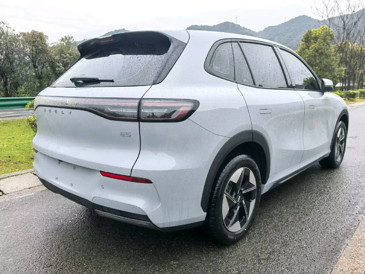 2024 Geely Emgrand L HiP 1.5T 181HP L4 3DHT PHEV 15.5KWH,autocango,china used car exporter,china ev exporter,chinese used car exporter,chinese used ev exporter