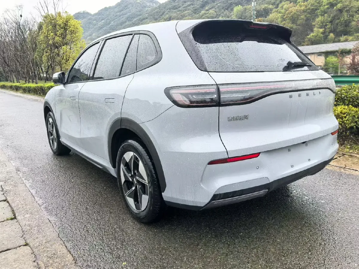 2024 Geely Emgrand L HiP 1.5T 181HP L4 3DHT PHEV 15.5KWH,autocango,china used car exporter,china ev exporter,chinese used car exporter,chinese used ev exporter