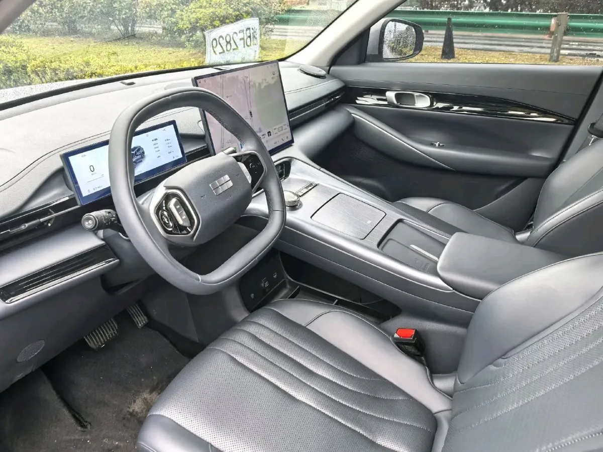 2024 Geely Emgrand L HiP 1.5T 181HP L4 3DHT PHEV 15.5KWH,autocango,china used car exporter,china ev exporter,chinese used car exporter,chinese used ev exporter