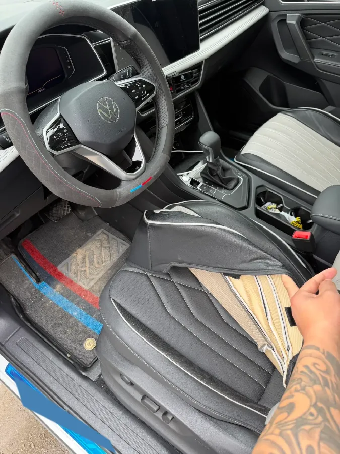 2023 Volkswagen Tiguan L 2.0T 186HP L4 7DCT,autocango,china used car exporter,china ev exporter,chinese used car exporter,chinese used ev exporter