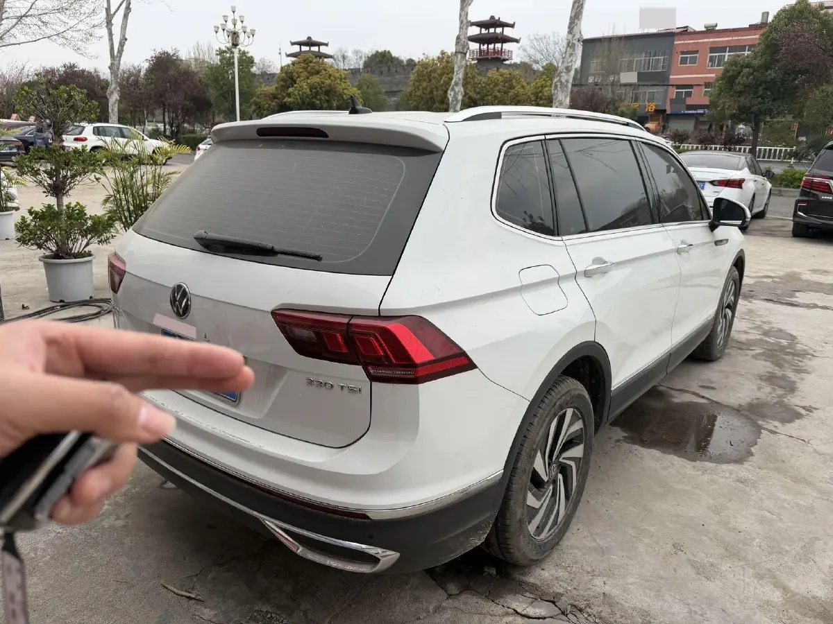 2023 Volkswagen Tiguan L 2.0T 186HP L4 7DCT,autocango,china used car exporter,china ev exporter,chinese used car exporter,chinese used ev exporter