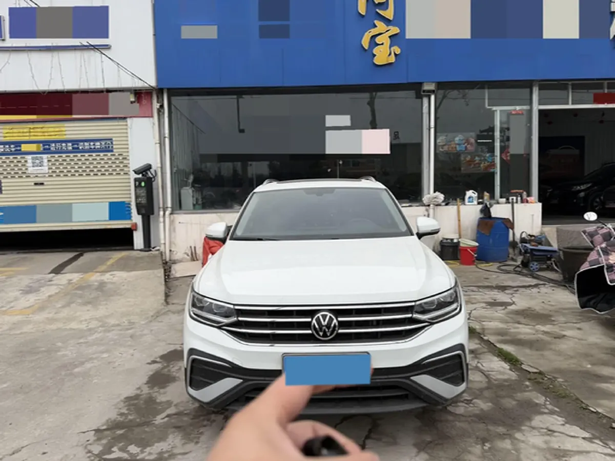 2023 Volkswagen Tiguan L 2.0T 186HP L4 7DCT,autocango,china used car exporter,china ev exporter,chinese used car exporter,chinese used ev exporter