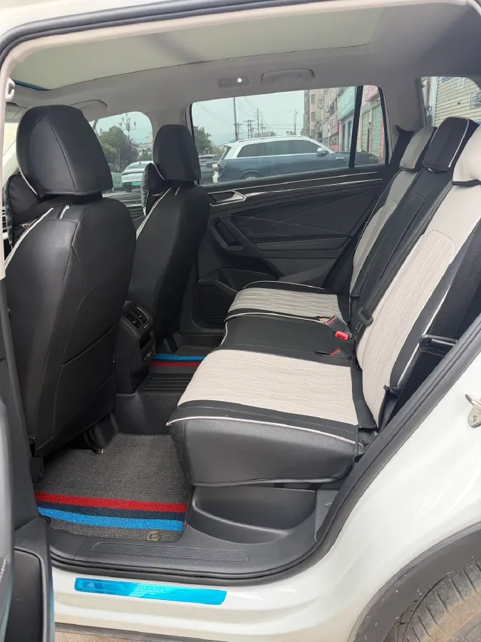 2023 Volkswagen Tiguan L 2.0T 186HP L4 7DCT,autocango,china used car exporter,china ev exporter,chinese used car exporter,chinese used ev exporter