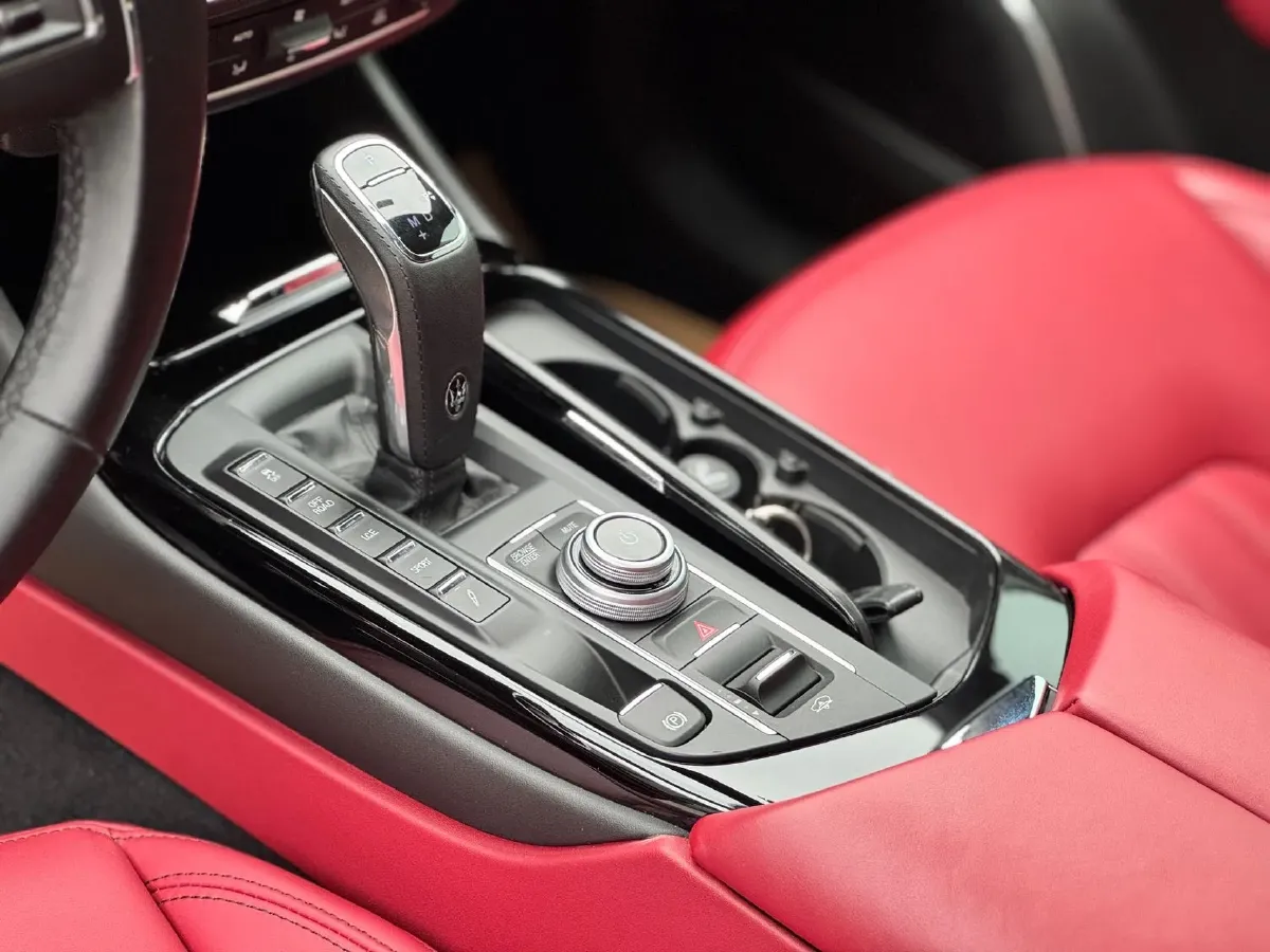 2021 Maserati Levante 3.0T 350HP V6 8AT,autocango,china used car exporter,china ev exporter,chinese used car exporter,chinese used ev exporter