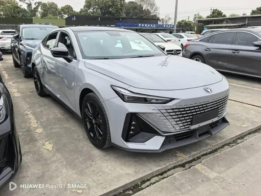 2022 ChangAn UNI-V 1.5T 188HP L4 7DCT,autocango,china used car exporter,china ev exporter,chinese used car exporter,chinese used ev exporter