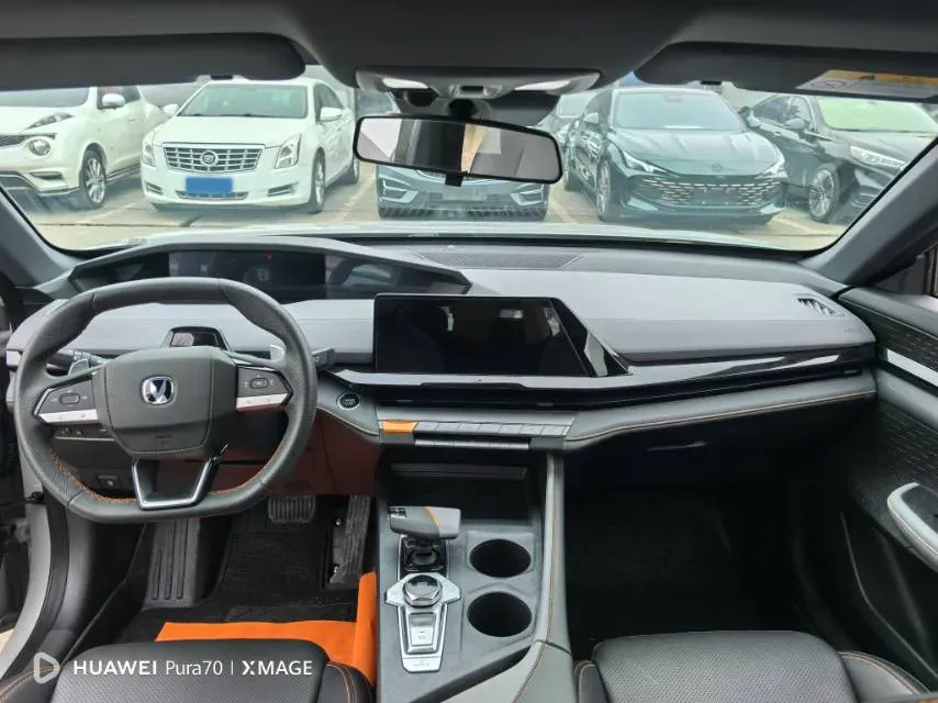 2022 ChangAn UNI-V 1.5T 188HP L4 7DCT,autocango,china used car exporter,china ev exporter,chinese used car exporter,chinese used ev exporter