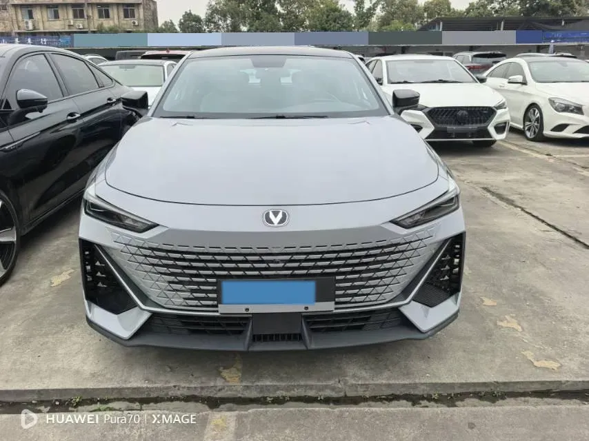 2022 ChangAn UNI-V 1.5T 188HP L4 7DCT,autocango,china used car exporter,china ev exporter,chinese used car exporter,chinese used ev exporter