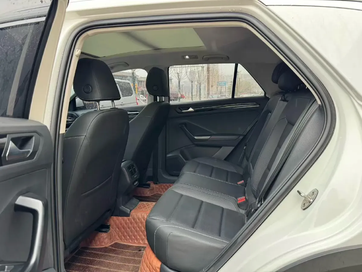 2021 Volkswagen T-Roc 1.4T 150HP L4 7DCT,autocango,china used car exporter,china ev exporter,chinese used car exporter,chinese used ev exporter