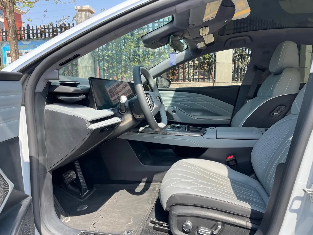 2025 MAXUS InterstellarX 2.5T 224HP L4 8AT,autocango,china used car exporter,china ev exporter,chinese used car exporter,chinese used ev exporter