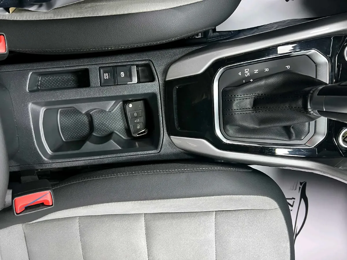 2021 Volkswagen T-Roc 1.4T 150HP L4 7DCT,autocango,china used car exporter,china ev exporter,chinese used car exporter,chinese used ev exporter