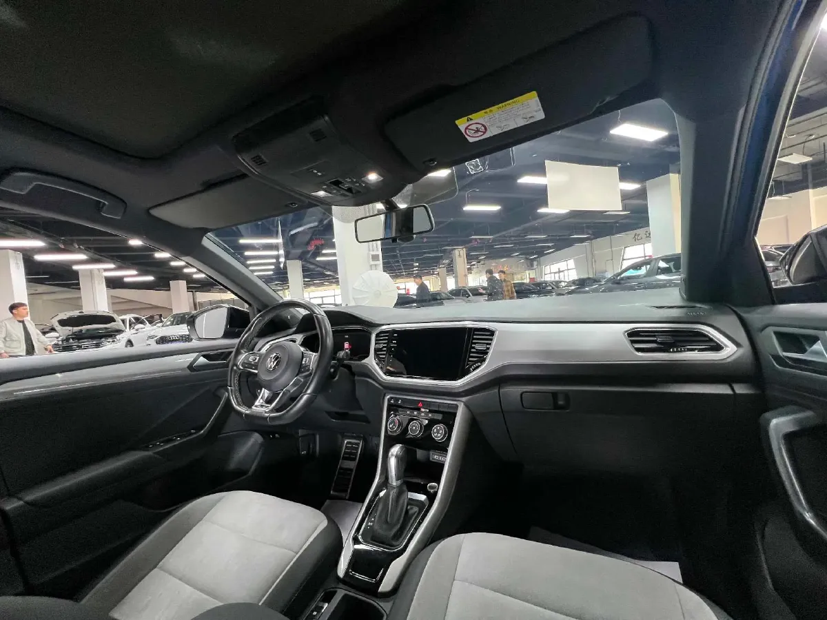 2021 Volkswagen T-Roc 1.4T 150HP L4 7DCT,autocango,china used car exporter,china ev exporter,chinese used car exporter,chinese used ev exporter