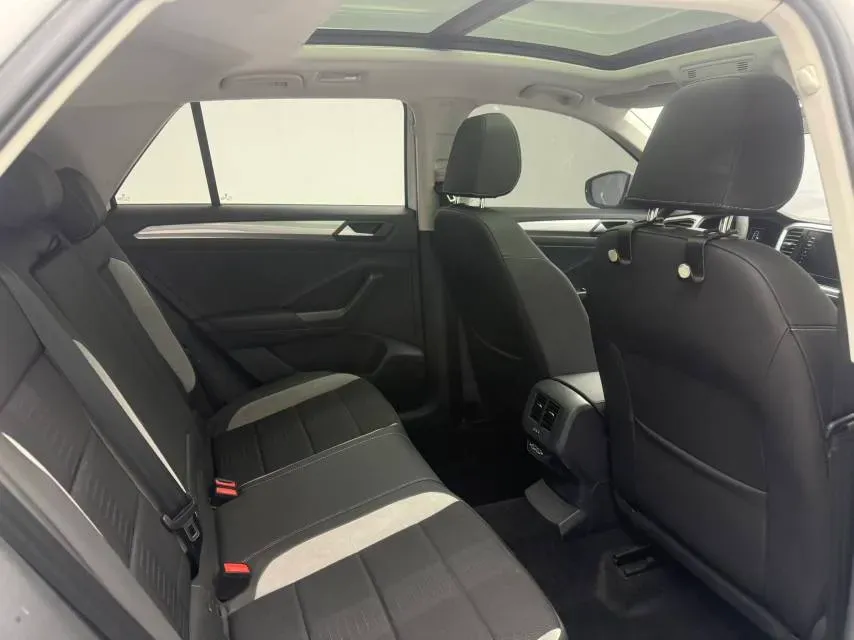 2022 Volkswagen T-Roc 1.4T 150HP L4 7DCT,autocango,china used car exporter,china ev exporter,chinese used car exporter,chinese used ev exporter