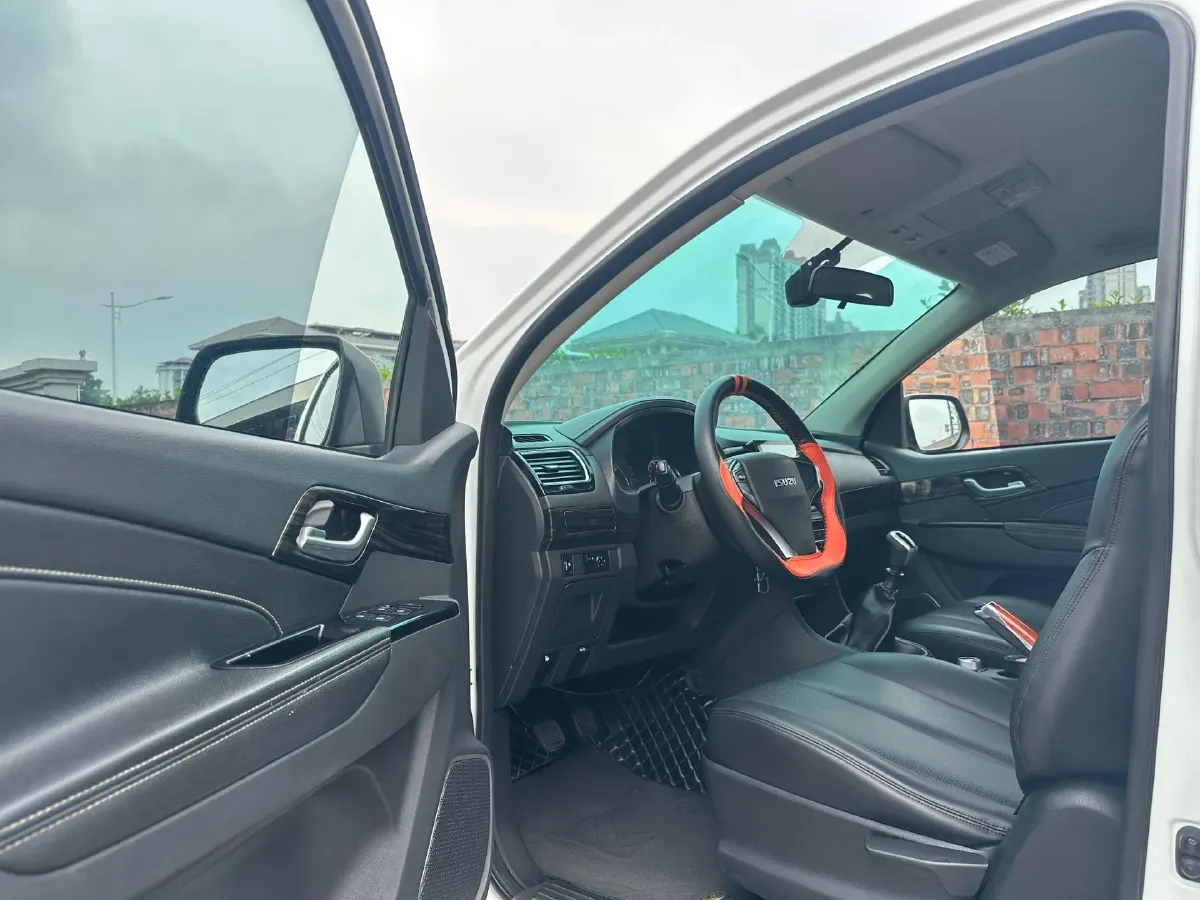 2020 Isuzu LingTuo 2.5T 150HP L4 6AT,autocango,china used car exporter,china ev exporter,chinese used car exporter,chinese used ev exporter