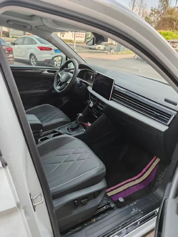 2024 Volkswagen Tiguan L 2.0T 186HP L4 7DCT,autocango,china used car exporter,china ev exporter,chinese used car exporter,chinese used ev exporter