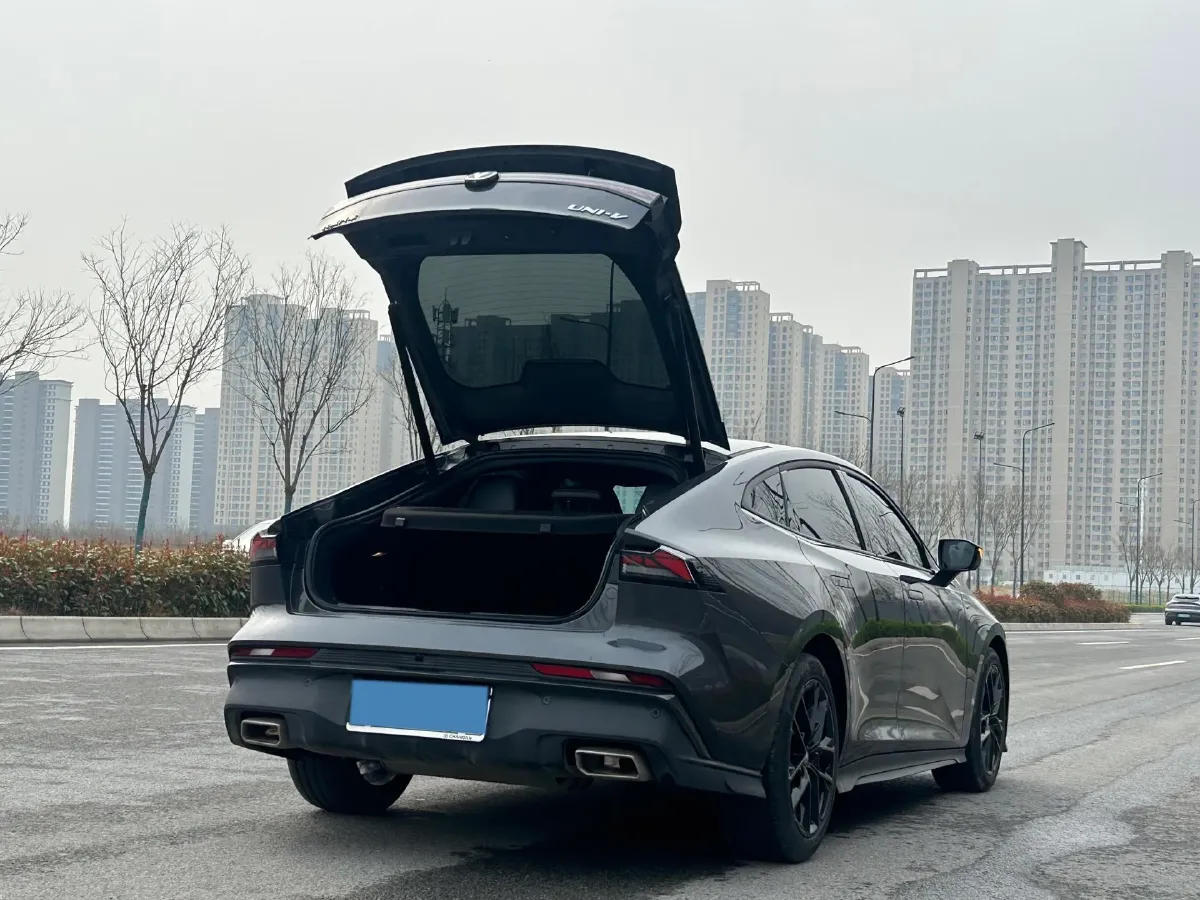 2024 ChangAn UNI-V 1.5T 188HP L4 7DCT,autocango,china used car exporter,china ev exporter,chinese used car exporter,chinese used ev exporter