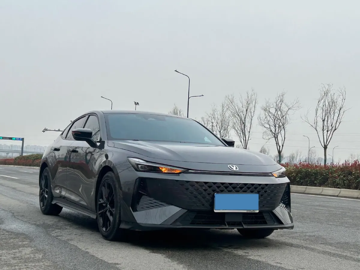 2024 ChangAn UNI-V 1.5T 188HP L4 7DCT,autocango,china used car exporter,china ev exporter,chinese used car exporter,chinese used ev exporter