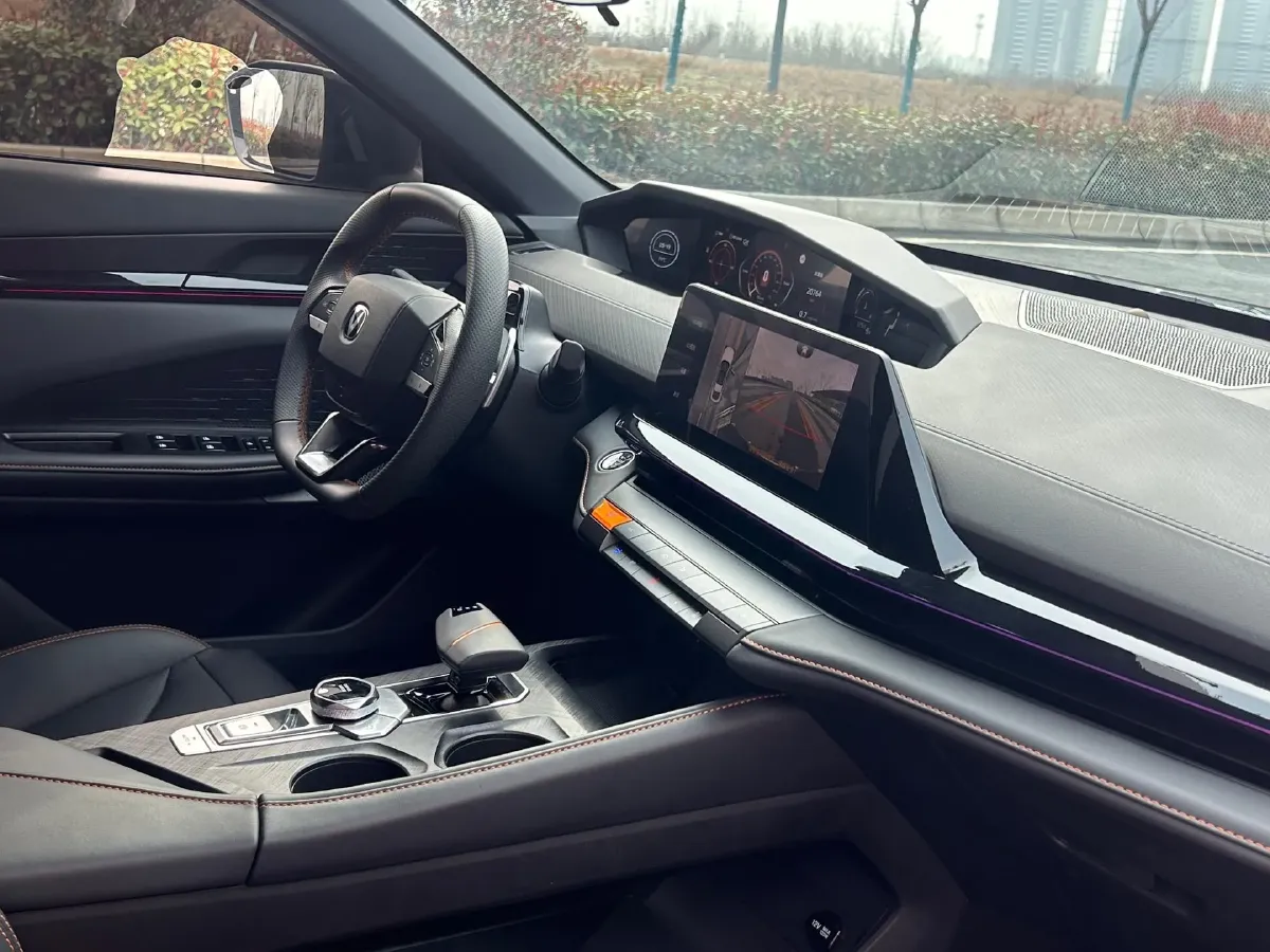 2024 ChangAn UNI-V 1.5T 188HP L4 7DCT,autocango,china used car exporter,china ev exporter,chinese used car exporter,chinese used ev exporter