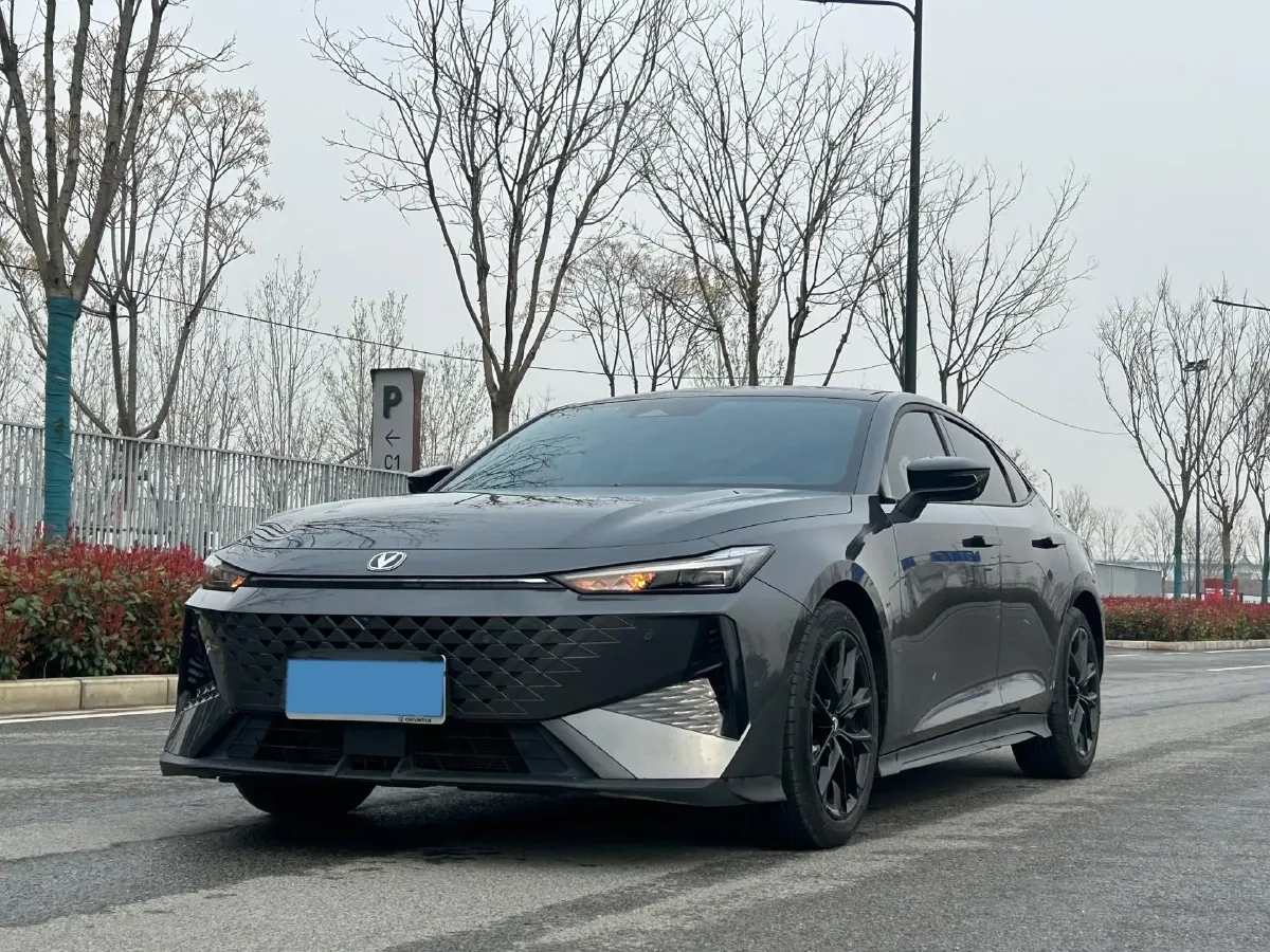 2024 ChangAn UNI-V 1.5T 188HP L4 7DCT,autocango,china used car exporter,china ev exporter,chinese used car exporter,chinese used ev exporter