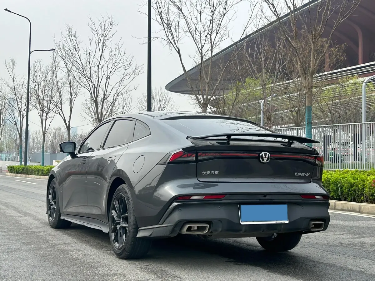 2024 ChangAn UNI-V 1.5T 188HP L4 7DCT,autocango,china used car exporter,china ev exporter,chinese used car exporter,chinese used ev exporter