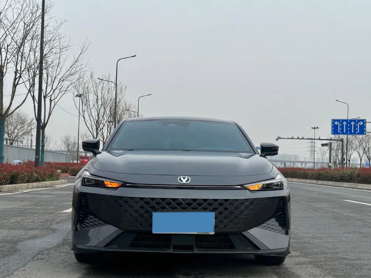 2024 ChangAn UNI-V 1.5T 188HP L4 7DCT,autocango,china used car exporter,china ev exporter,chinese used car exporter,chinese used ev exporter