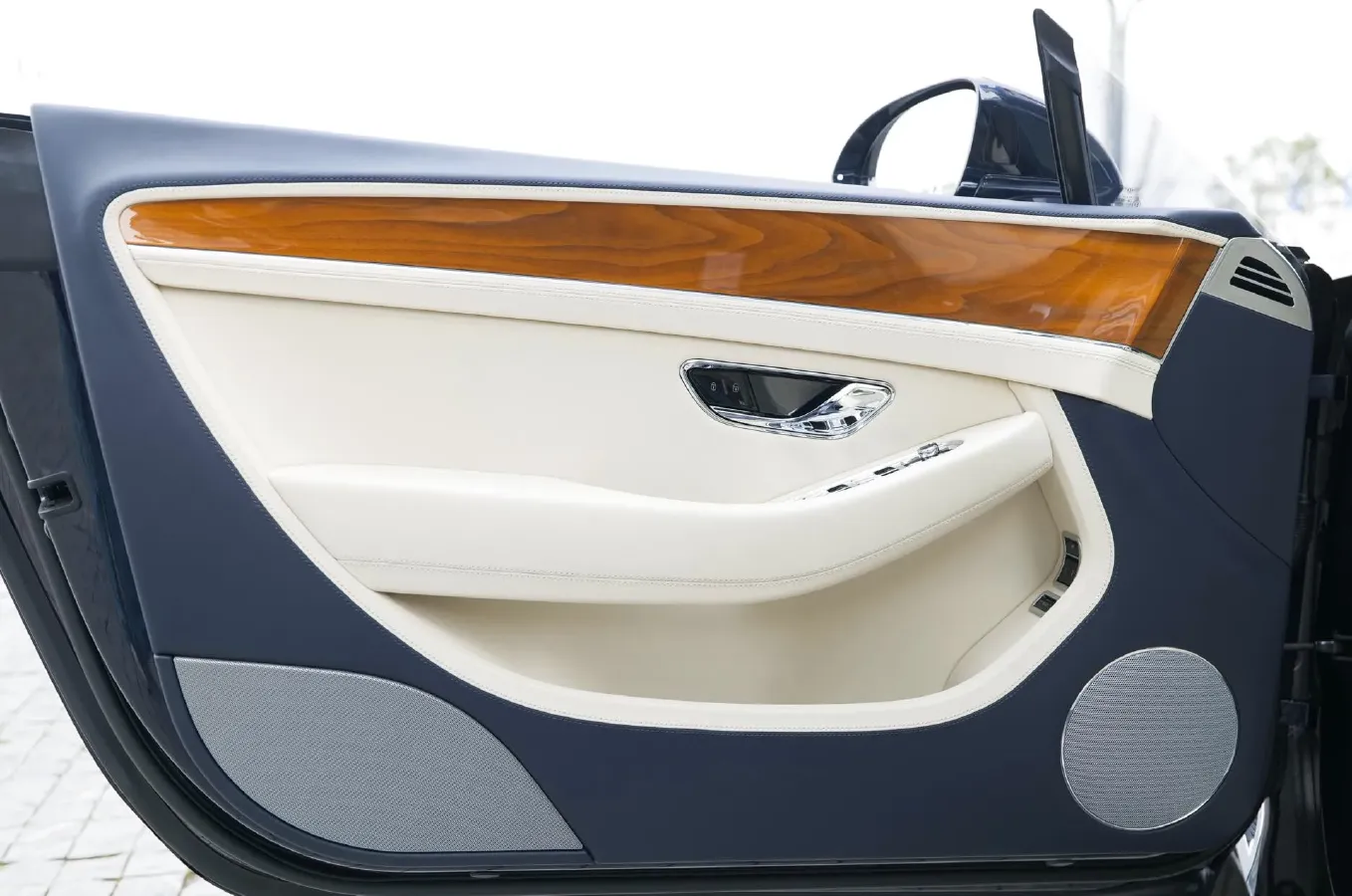 2020 Bentley Continental 4.0T 549HP V8 8DCT,autocango,china used car exporter,china ev exporter,chinese used car exporter,chinese used ev exporter