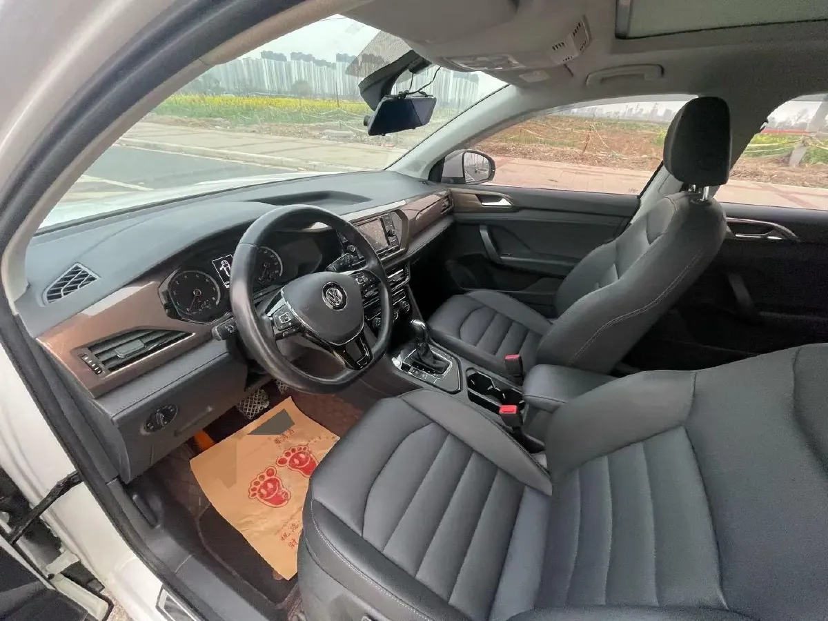 2019 MINI MINI 1.5T 102HP L3 7DCT,autocango,china used car exporter,china ev exporter,chinese used car exporter,chinese used ev exporter