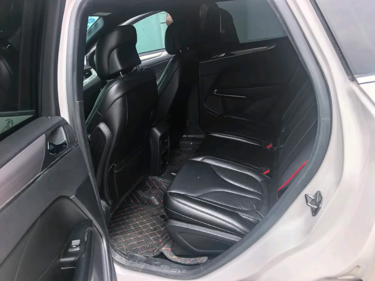 2019 Volkswagen Tiguan 2.0T 180HP L4 7DCT,autocango,china used car exporter,china ev exporter,chinese used car exporter,chinese used ev exporter