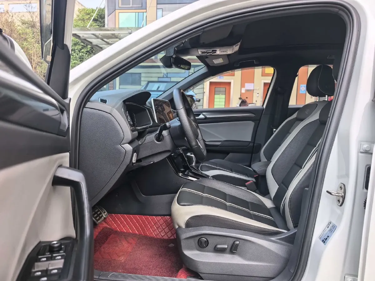 2024 Volkswagen T-Roc 1.5T 160HP L4 7DCT,autocango,china used car exporter,china ev exporter,chinese used car exporter,chinese used ev exporter