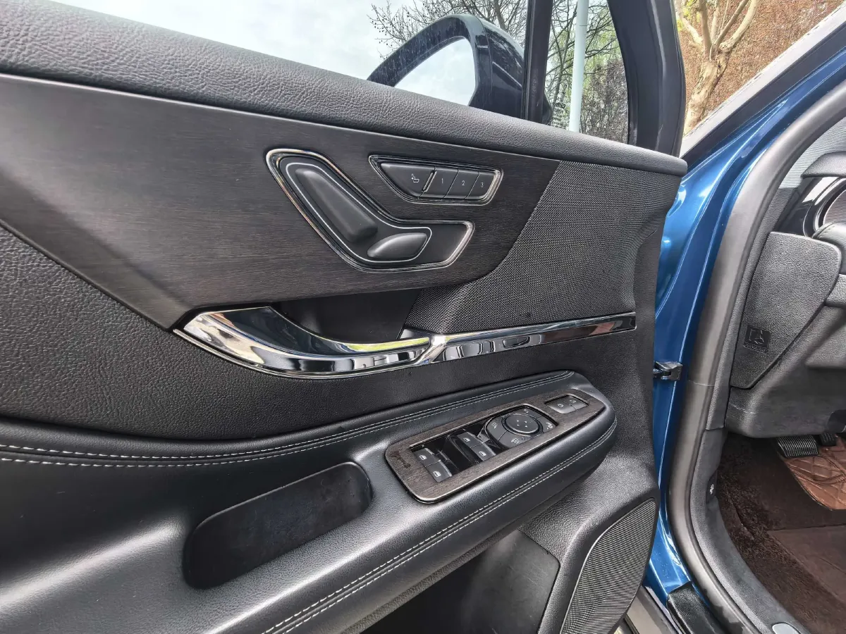 2021 Lincoln Corsair 2.0T 245HP L4 8AT,autocango,china used car exporter,china ev exporter,chinese used car exporter,chinese used ev exporter