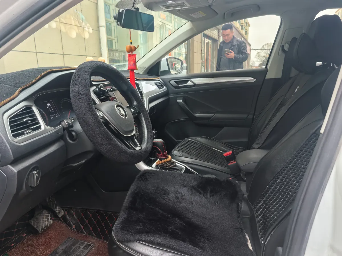 2020 Volkswagen T-Roc 1.4T 131HP L4 7DCT,autocango,china used car exporter,china ev exporter,chinese used car exporter,chinese used ev exporter