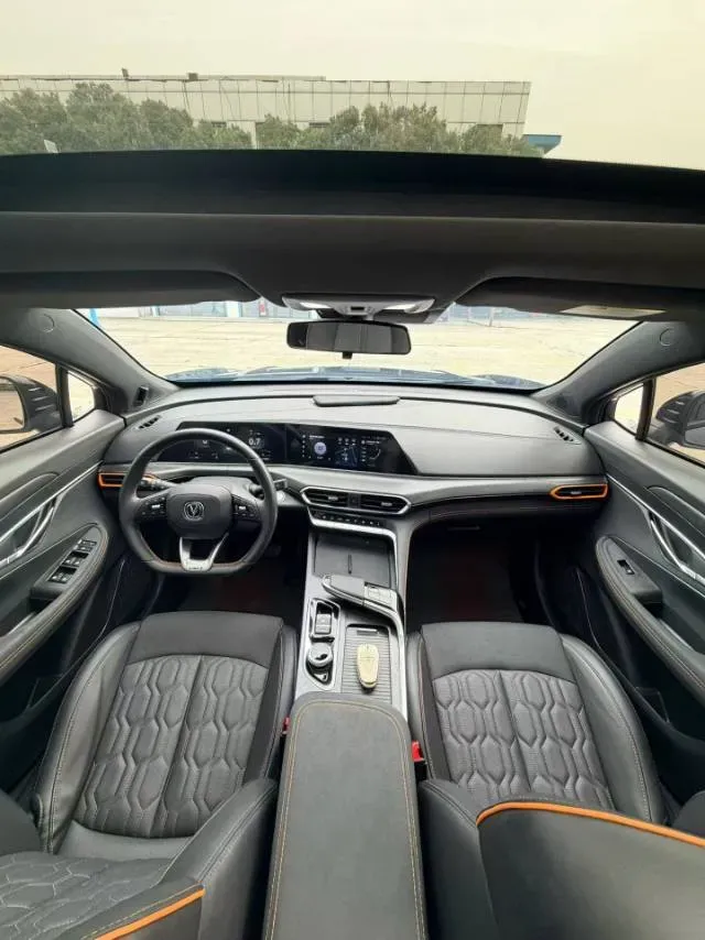 2022 ChangAn UNI-T 1.5T 188HP L4 7DCT,autocango,china used car exporter,china ev exporter,chinese used car exporter,chinese used ev exporter