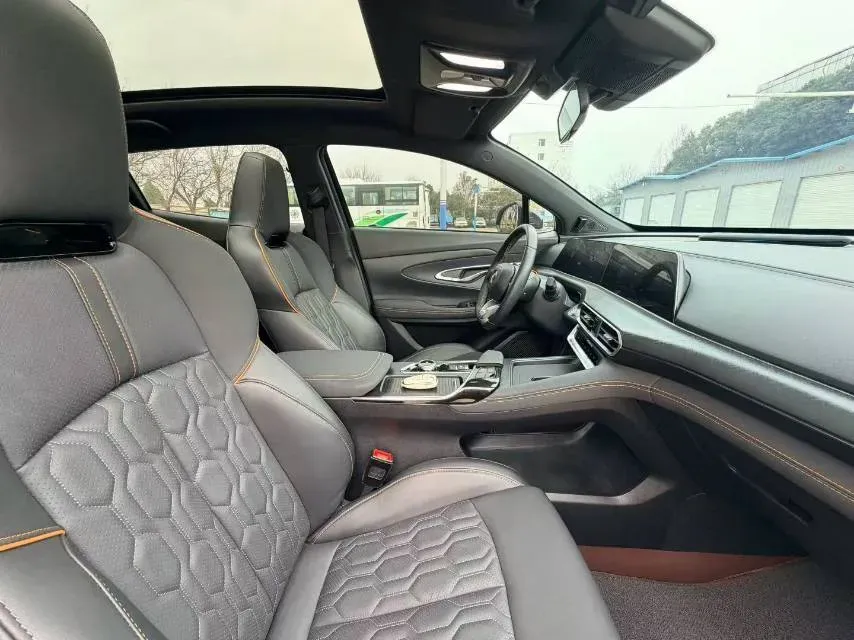 2022 ChangAn UNI-T 1.5T 188HP L4 7DCT,autocango,china used car exporter,china ev exporter,chinese used car exporter,chinese used ev exporter