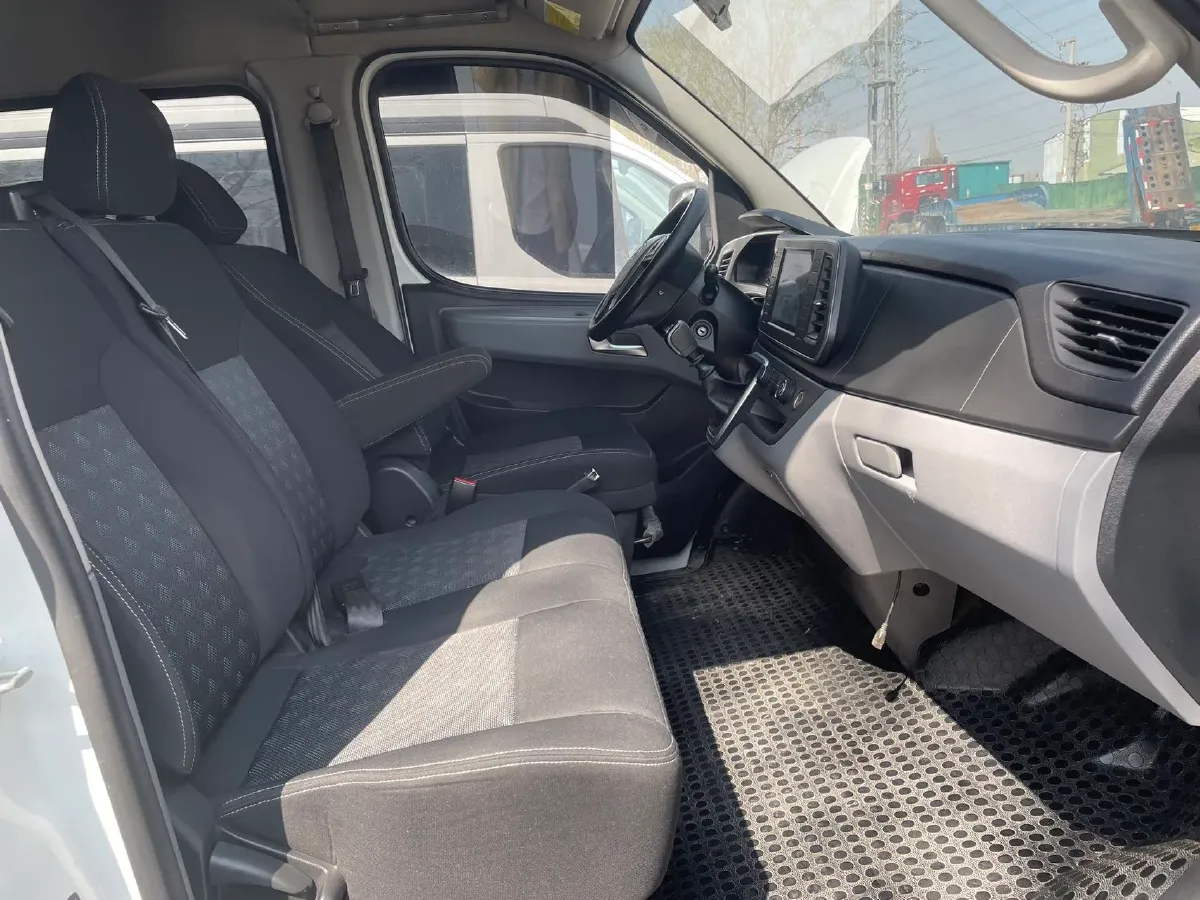 2024 MAXUS XinTu V80 2.0T 126HP L4 6MT,autocango,china used car exporter,china ev exporter,chinese used car exporter,chinese used ev exporter