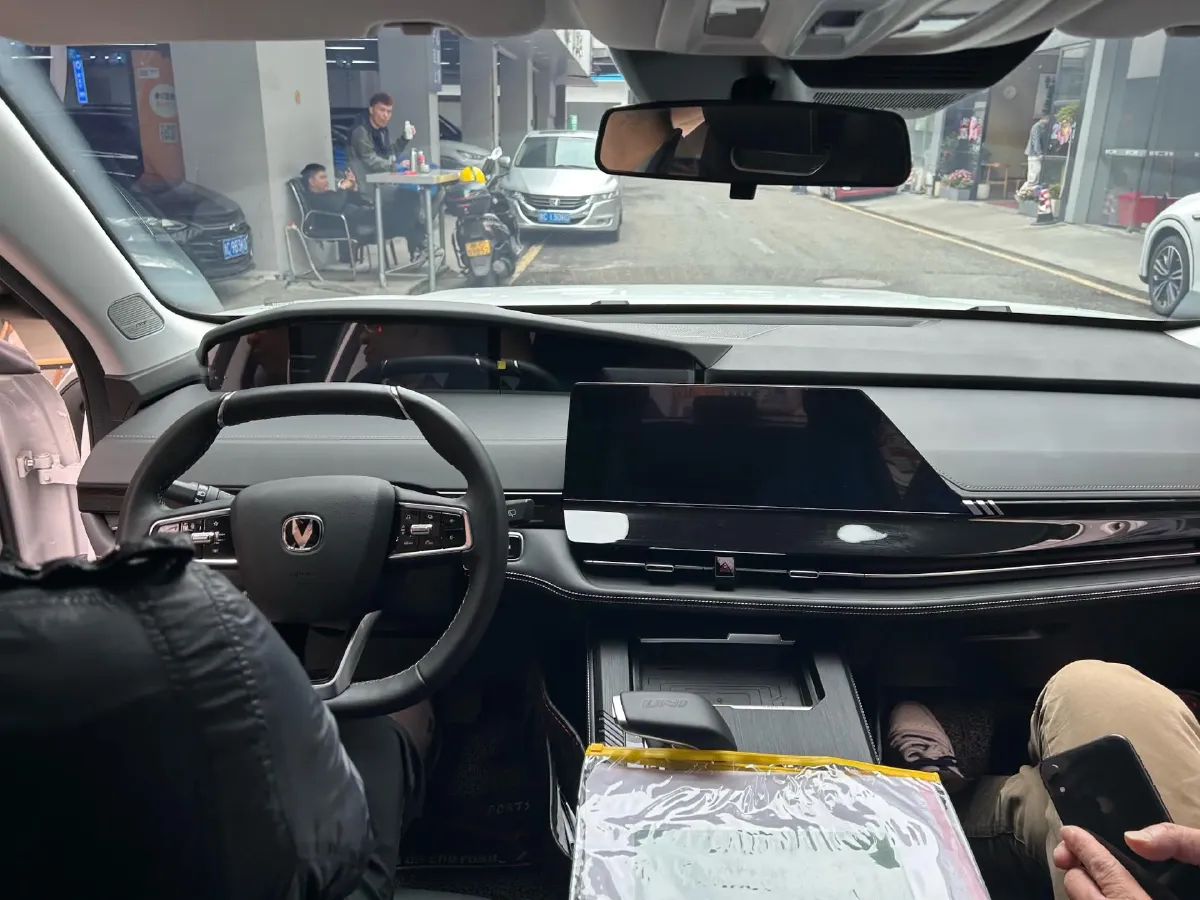 2024 ChangAn UNI-K 2.0T 233HP L4 8AT,autocango,china used car exporter,china ev exporter,chinese used car exporter,chinese used ev exporter