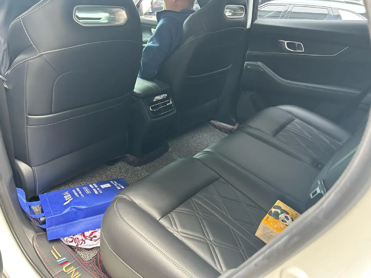 2024 ChangAn UNI-K 2.0T 233HP L4 8AT,autocango,china used car exporter,china ev exporter,chinese used car exporter,chinese used ev exporter