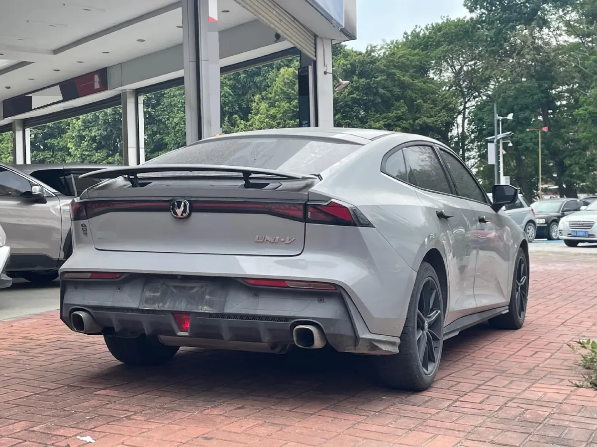 2022 ChangAn UNI-V 1.5T 188HP L4 7DCT,autocango,china used car exporter,china ev exporter,chinese used car exporter,chinese used ev exporter