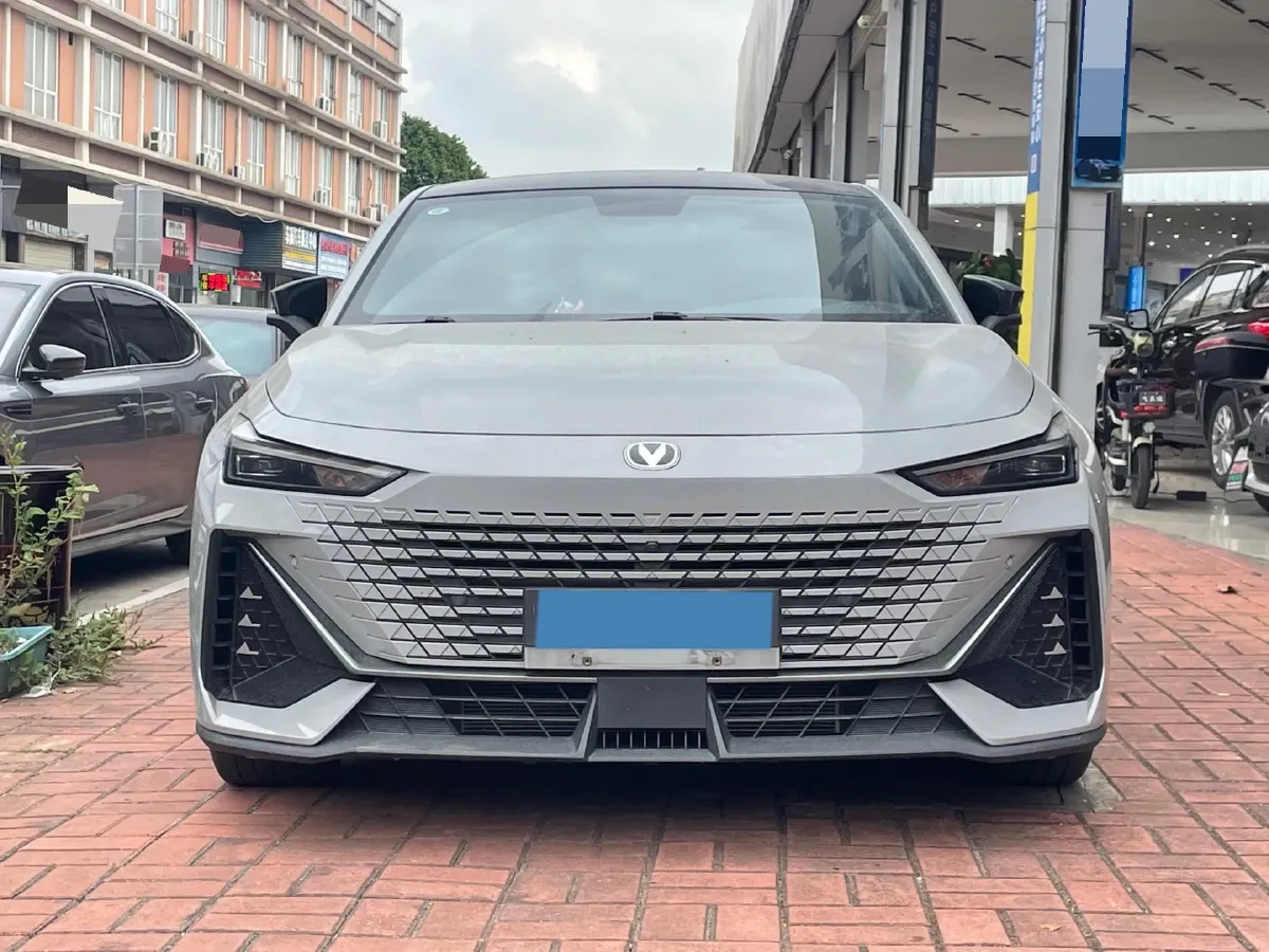 2022 ChangAn UNI-V 1.5T 188HP L4 7DCT,autocango,china used car exporter,china ev exporter,chinese used car exporter,chinese used ev exporter