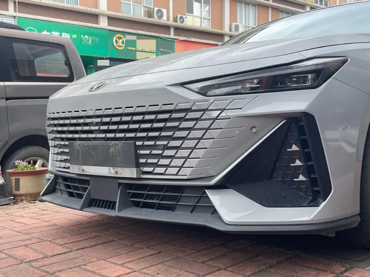 2022 ChangAn UNI-V 1.5T 188HP L4 7DCT,autocango,china used car exporter,china ev exporter,chinese used car exporter,chinese used ev exporter