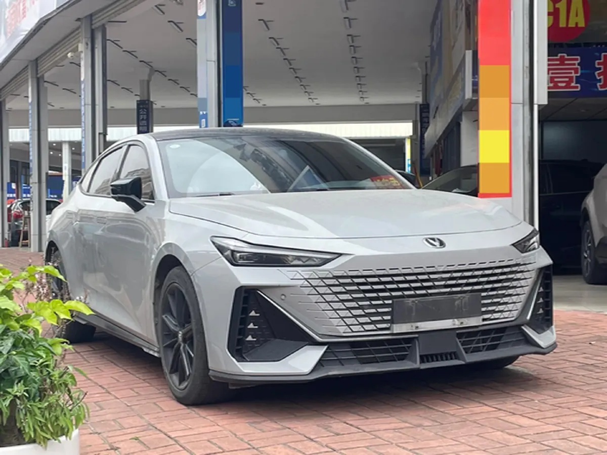 2022 ChangAn UNI-V 1.5T 188HP L4 7DCT,autocango,china used car exporter,china ev exporter,chinese used car exporter,chinese used ev exporter