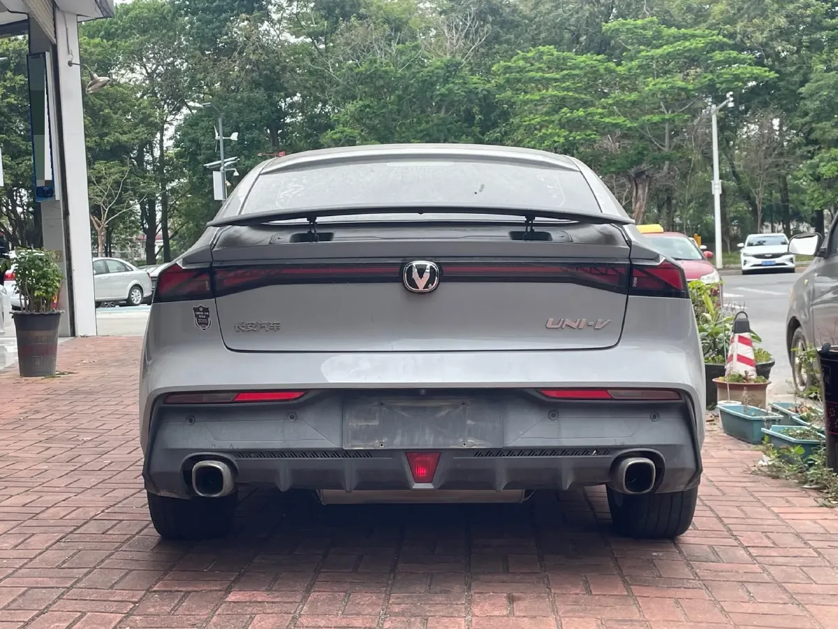 2022 ChangAn UNI-V 1.5T 188HP L4 7DCT,autocango,china used car exporter,china ev exporter,chinese used car exporter,chinese used ev exporter