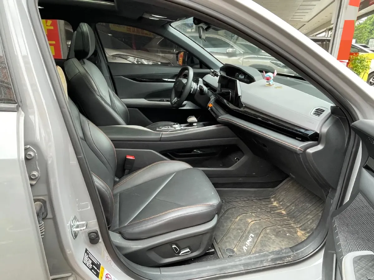 2022 ChangAn UNI-V 1.5T 188HP L4 7DCT,autocango,china used car exporter,china ev exporter,chinese used car exporter,chinese used ev exporter