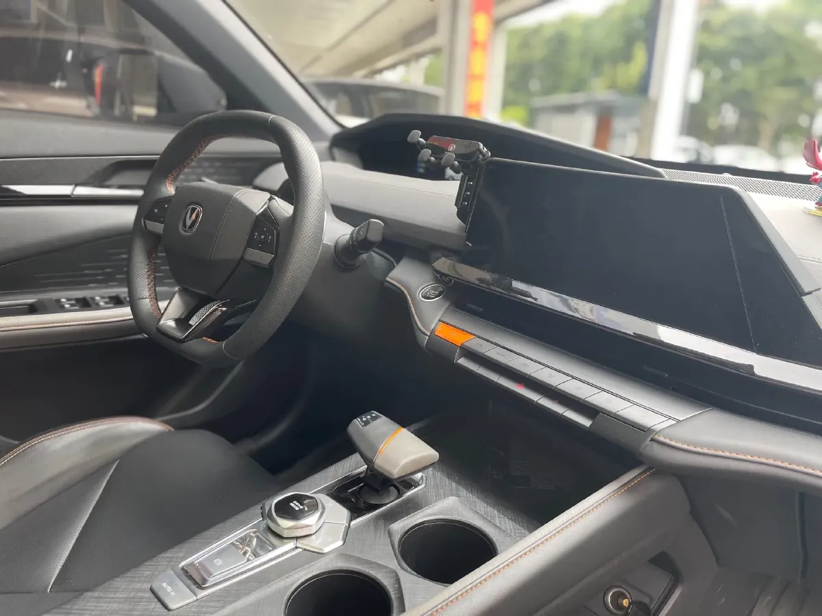 2022 ChangAn UNI-V 1.5T 188HP L4 7DCT,autocango,china used car exporter,china ev exporter,chinese used car exporter,chinese used ev exporter