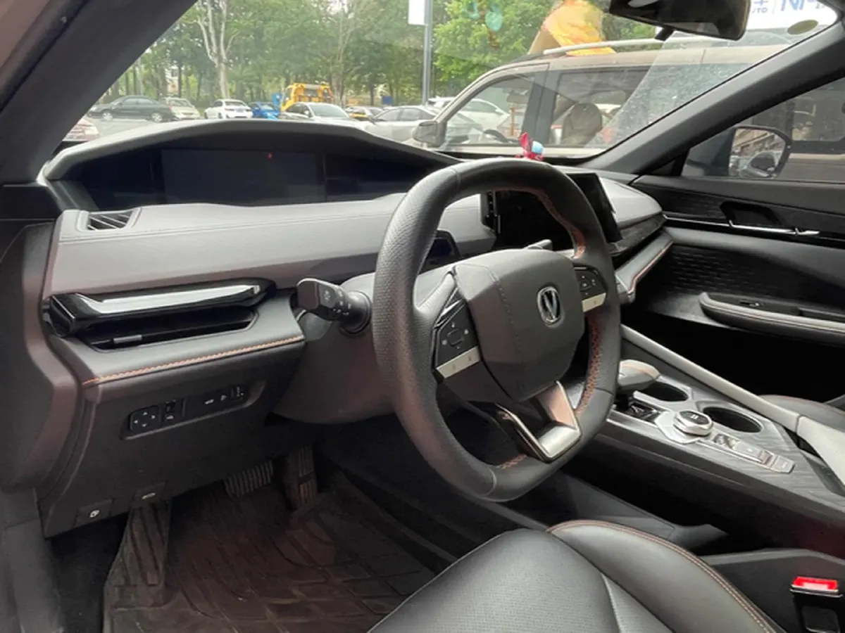 2022 ChangAn UNI-V 1.5T 188HP L4 7DCT,autocango,china used car exporter,china ev exporter,chinese used car exporter,chinese used ev exporter