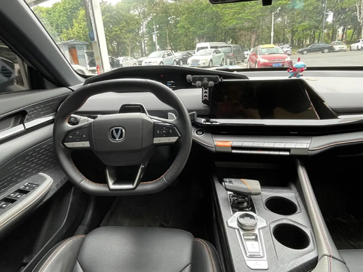 2022 ChangAn UNI-V 1.5T 188HP L4 7DCT,autocango,china used car exporter,china ev exporter,chinese used car exporter,chinese used ev exporter