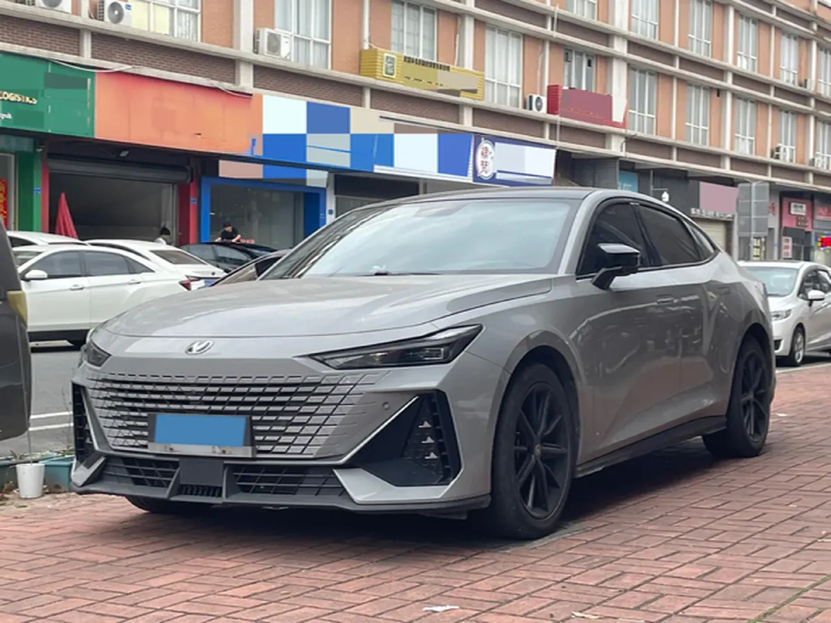 2022 ChangAn UNI-V 1.5T 188HP L4 7DCT,autocango,china used car exporter,china ev exporter,chinese used car exporter,chinese used ev exporter