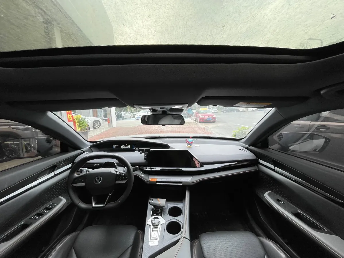 2022 ChangAn UNI-V 1.5T 188HP L4 7DCT,autocango,china used car exporter,china ev exporter,chinese used car exporter,chinese used ev exporter